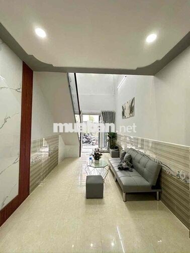Người thân cần bán nhà đẹp ở lê văn khương