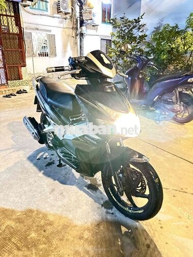Honda Air Blade Đen bạc Xăng phun điện tử
