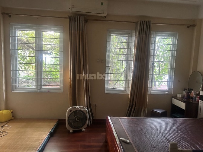 Cho thuê nhà Phố Bồ Đề 35m2. 4 tầng 