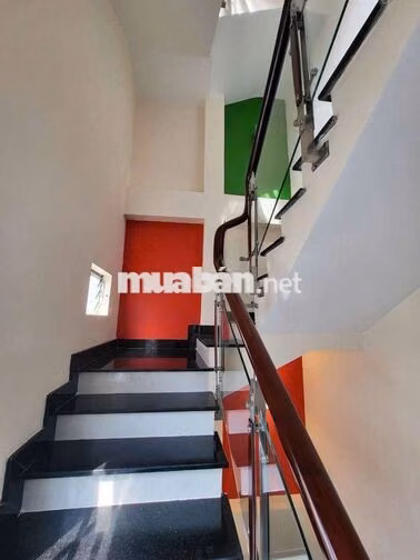 Cho thuê nguyên căn Mặt tiền Hoàng Sa, 40m2 x 4 tầng, lửng