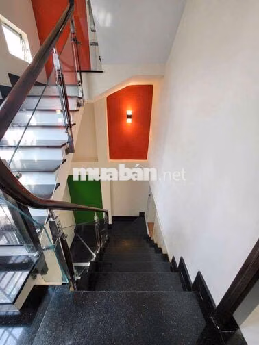 Cho thuê nguyên căn Mặt tiền Hoàng Sa, 40m2 x 4 tầng, lửng