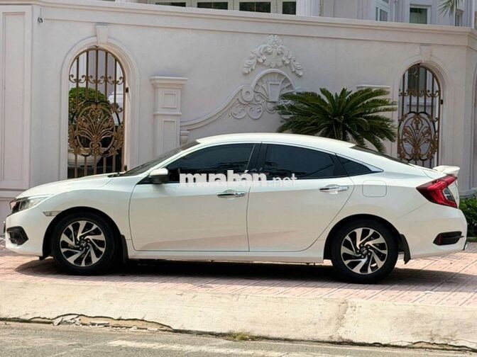 Honda Civic 2018 E 1.8 Bản Full Option Trắng