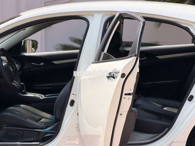 Honda Civic 2018 E 1.8 Bản Full Option Trắng