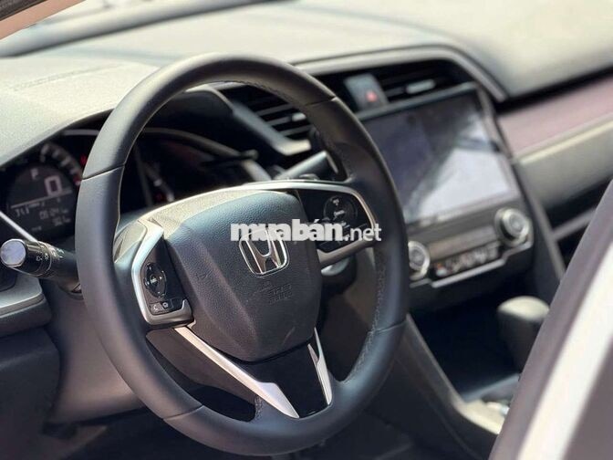 Honda Civic 2018 E 1.8 Bản Full Option Trắng