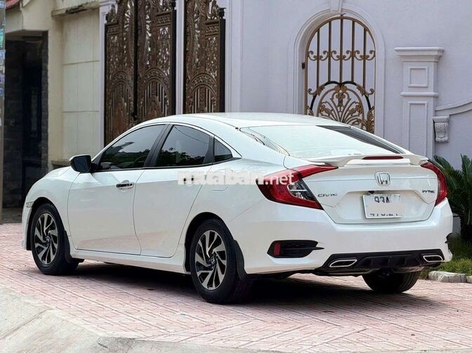 Honda Civic 2018 E 1.8 Bản Full Option Trắng