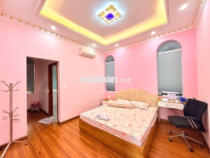 BIỆT PHỦ SÂN VƯỜN-FULL NỘI THẤT-KẾ VINHOME HÓC MÔN-NGAY CẦU LỚN-26.8tỷ