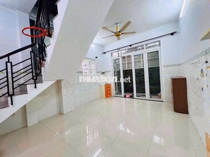 CHO THUÊ NHÀ- 44M2- 2PN + 2 WC- HẺM 4M- LÝ CHIÊU HOÀNG,Q6- 10TR
