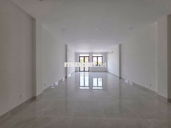 NHÀ ĐƯỜNG CỘNG HÒA DIỆN TÍCH: 5X20M HẦM 4 TẦNG CÓ THANG MÁY, CHO THUÊ