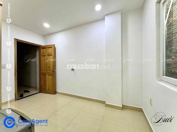 STUDIO CỬA SỔ TRỜI FULL NỘI THẤT NGAY HOÀ BÌNH- ĐẦM SEN -VHU 5P ĐI XE