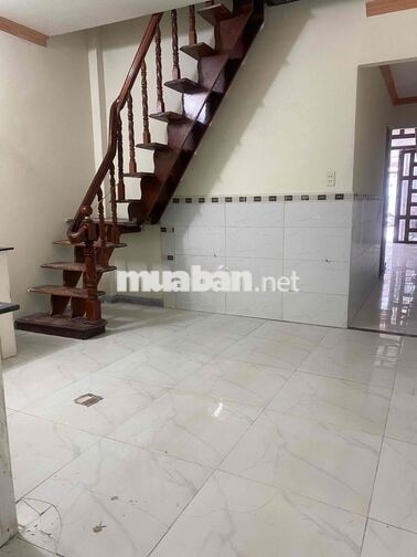 Nhà mặt trệt lửng 4*18; 3pn tiện kinh doanh có sân