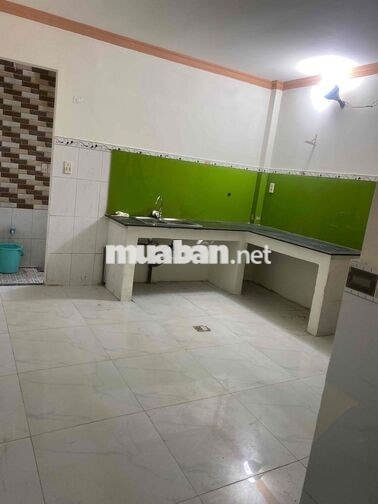 Nhà mặt trệt lửng 4*18; 3pn tiện kinh doanh có sân