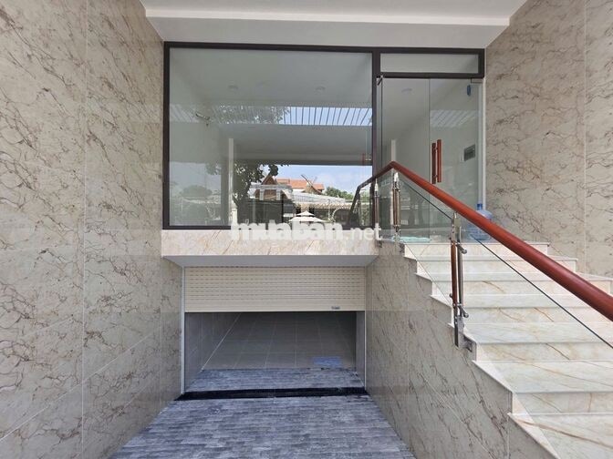 NHÀ ĐƯỜNG CỘNG HÒA DIỆN TÍCH: 5X20M HẦM 4 TẦNG CÓ THANG MÁY, CHO THUÊ
