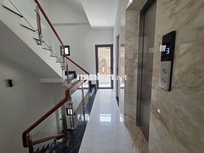 NHÀ ĐƯỜNG CỘNG HÒA DIỆN TÍCH: 5X20M HẦM 4 TẦNG CÓ THANG MÁY, CHO THUÊ