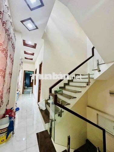 MẶT TIỀN KINH DOANH , VĂN PHÒNG , CÔNG TY , BÁN TRÚ. 5PN 6WC. SÂN RÔNG