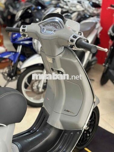 Piaggio Vespa GTS 2019-Led 2 tâng- Xám Lamborini.