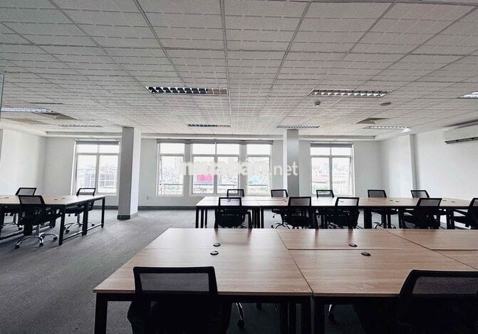 Cho thuê VP Hoàng Việt, 115m2, có  bàn ghế, ngăn phòng sẵn