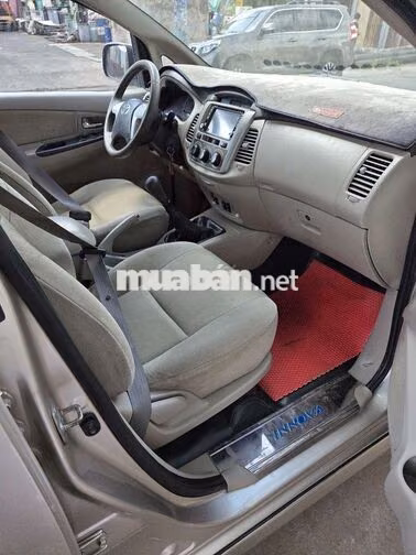 Toyota Innova 2.0E 2015 Vàng cát Số sàn