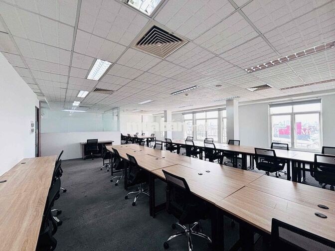 Cho thuê VP Hoàng Việt, 115m2, có  bàn ghế, ngăn phòng sẵn