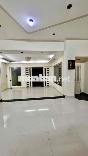 Cho Thuê Nhà DT 7x22m Sân Siêu Rộng 2Pn 2Wc Hẻm Xe Tải Gần Chợ Cầu Đồg
