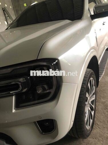 Ford Everest Titanium 2024 Trắng Tự động 7 chỗ