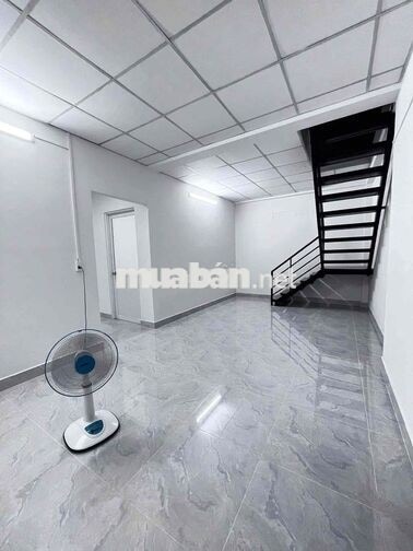 Nhà 1 trệt 1 lầu sân rộng DT 172m2 hẻm xe hơi tại đường 30 Linh Đông