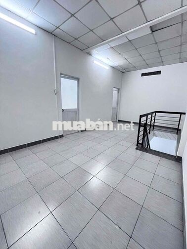 Nhà 1 trệt 1 lầu sân rộng DT 172m2 hẻm xe hơi tại đường 30 Linh Đông
