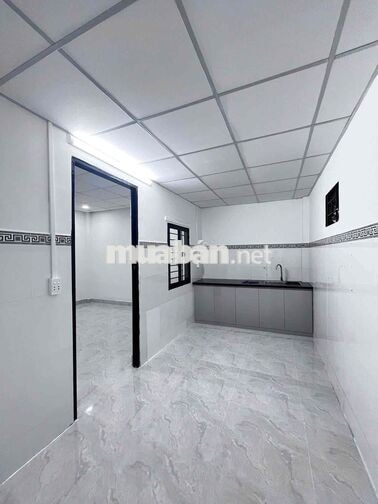 Nhà 1 trệt 1 lầu sân rộng DT 172m2 hẻm xe hơi tại đường 30 Linh Đông
