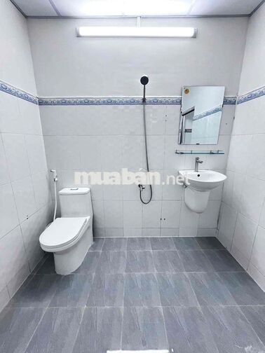 Nhà 1 trệt 1 lầu sân rộng DT 172m2 hẻm xe hơi tại đường 30 Linh Đông