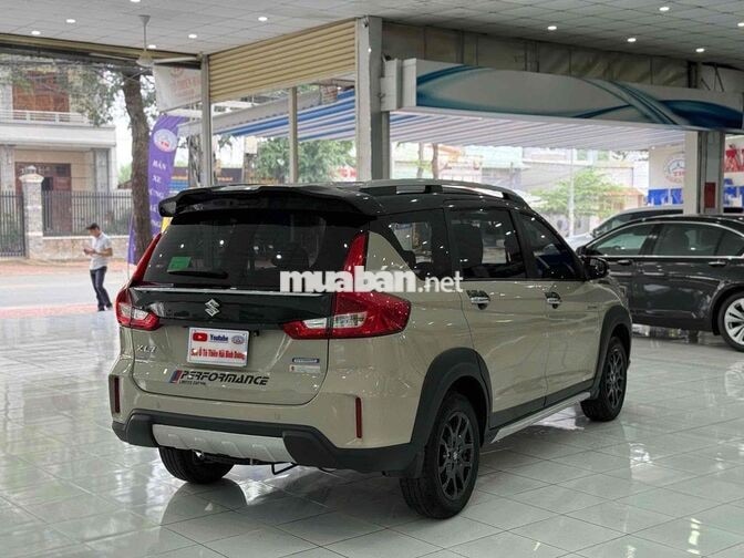 Suzuki XL-7 2024 Hybrid bản cao cấp 2 tông màu