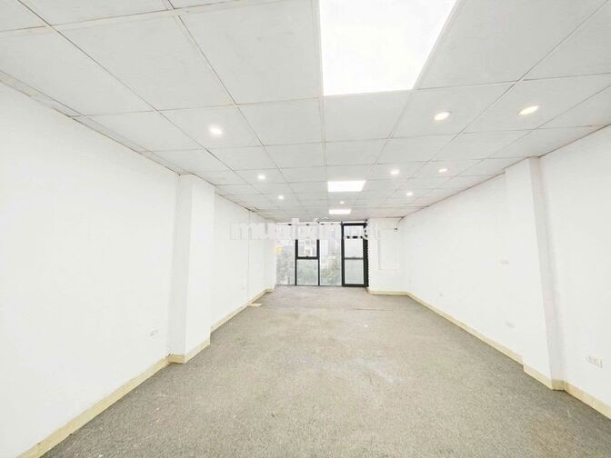 Cho thuê Khương Đình 90m2 11tr view kính free dịch vụ chia 2 phòng 