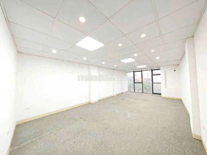 Cho thuê Khương Đình 90m2 11tr view kính free dịch vụ chia 2 phòng 