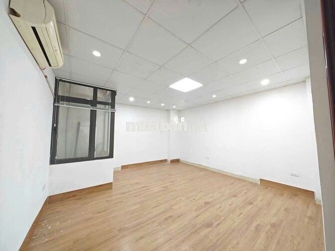 Cho thuê Khương Đình 90m2 11tr view kính free dịch vụ chia 2 phòng 
