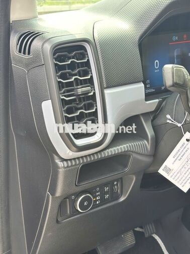 Ford Ranger XLS AT 4x2 2024 Ghi Xám 2.246 km