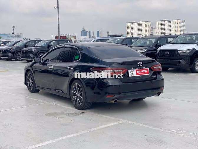 Toyota Camry 2.5Q 2022 Đen 28.000km