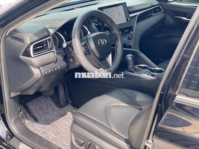 Toyota Camry 2.5Q 2022 Đen 28.000km