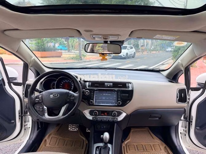 Kia Rio 1.4 AT Hatchback 5 chỗ 2015 Hàn Quốc