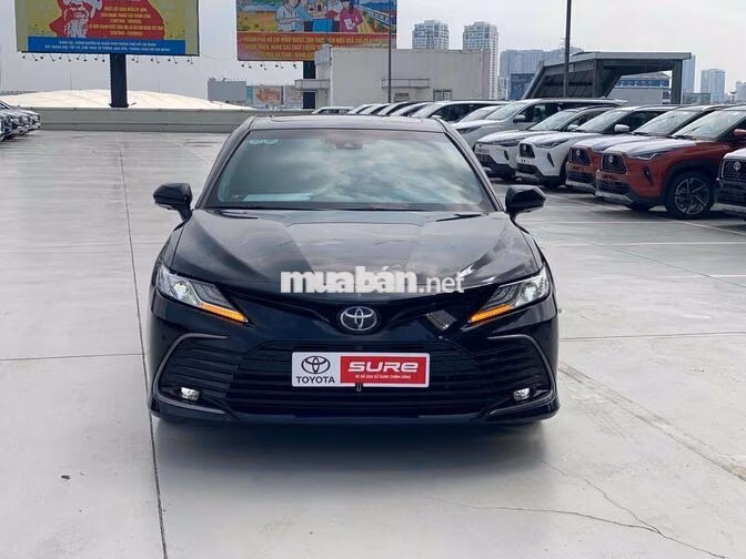 Toyota Camry 2.5Q 2022 Đen 28.000km