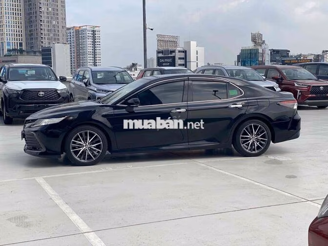 Toyota Camry 2.5Q 2022 Đen 28.000km