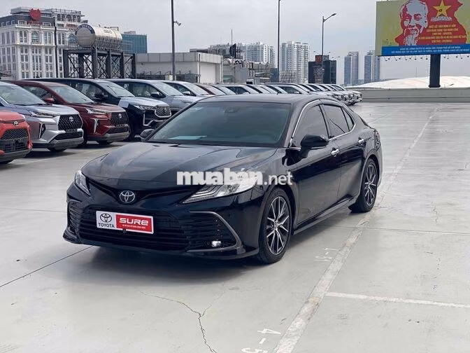 Toyota Camry 2.5Q 2022 Đen 28.000km