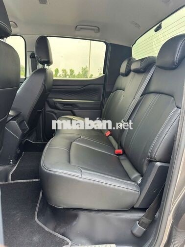 Ford Ranger XLS AT 4x2 2024 Ghi Xám 2.246 km
