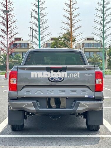 Ford Ranger XLS AT 4x2 2024 Ghi Xám 2.246 km
