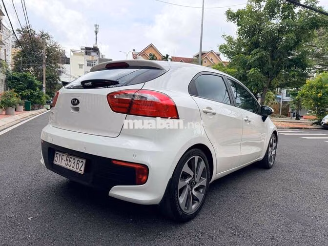 Kia Rio 1.4 AT Hatchback 5 chỗ 2015 Hàn Quốc
