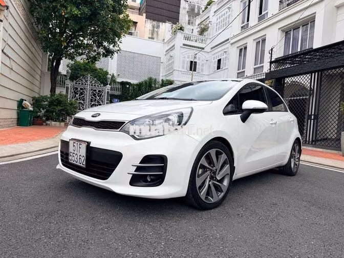 Kia Rio 1.4 AT Hatchback 5 chỗ 2015 Hàn Quốc