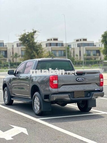 Ford Ranger XLS AT 4x2 2024 Ghi Xám 2.246 km