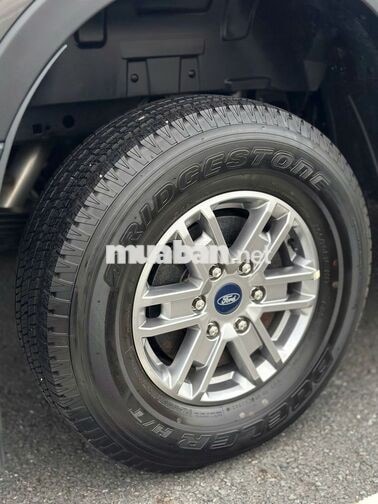 Ford Ranger XLS AT 4x2 2024 Ghi Xám 2.246 km
