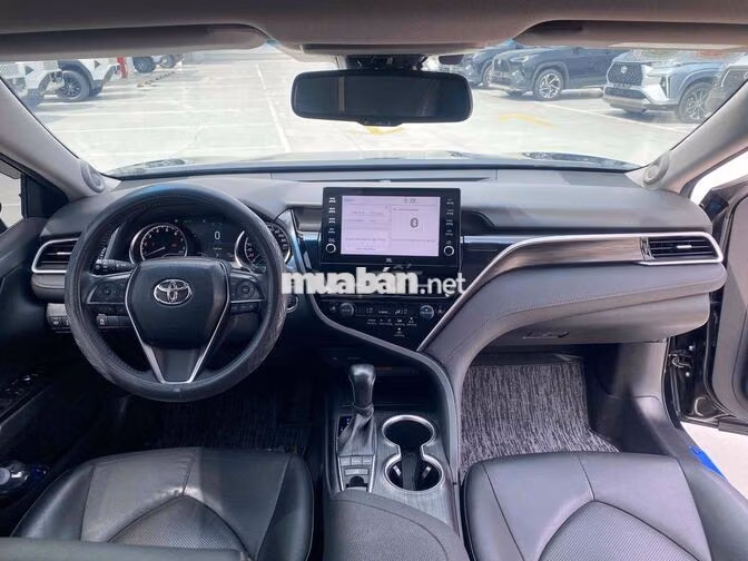 Toyota Camry 2.5Q 2022 Đen 28.000km