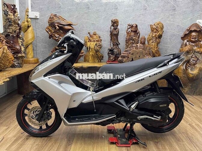 Honda Airblade chính chủ bsto xe đẹp keng, máy êm