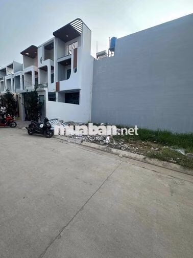 cần bán gấp lô góc 2 mặt tiền full thổ cư