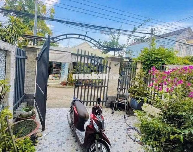 Thanh lý gấp căn nhà hưng long qui đức , Tphcm