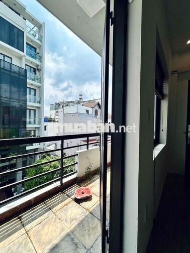 2 Phòng Ngủ, 2 Ban Công Thoáng, Rộng 60m2, Gần Phố Phan Xích Long